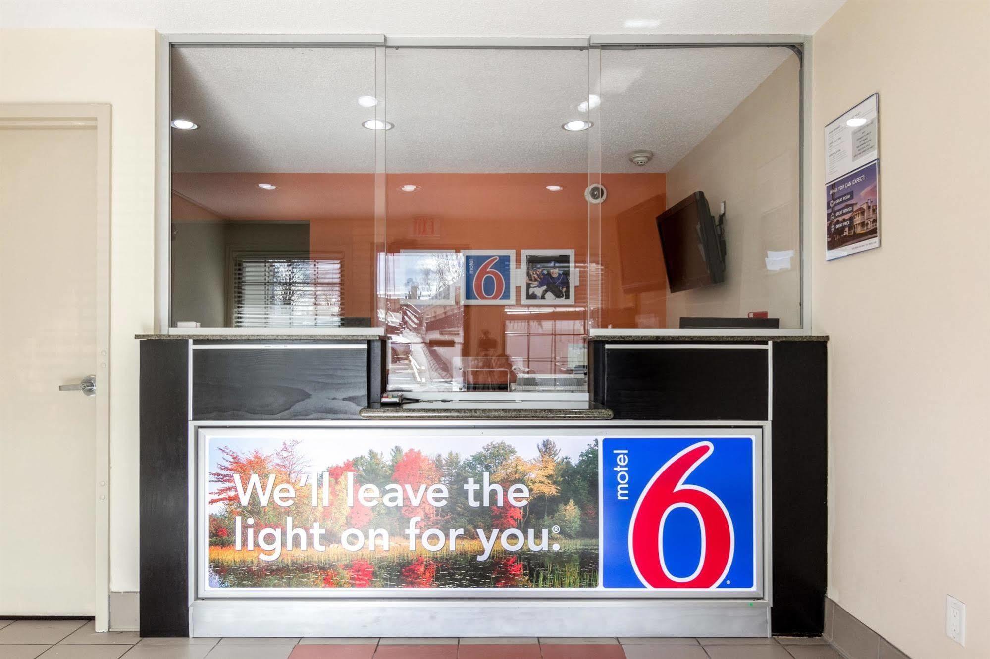 Motel 6 New Brunswick Ngoại thất bức ảnh